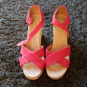 Toms Red Wedgws